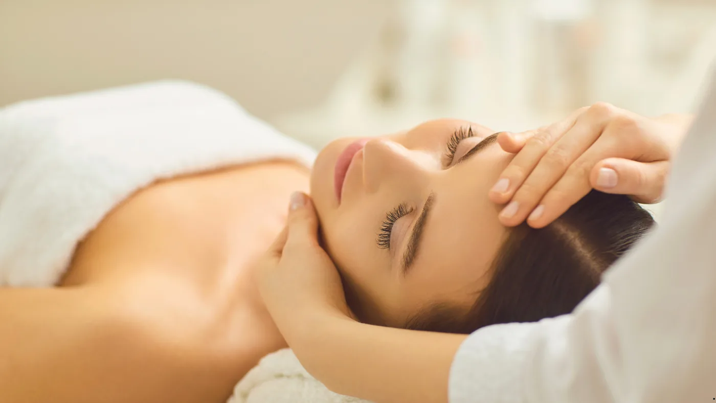 Relaxing facial treatment setting